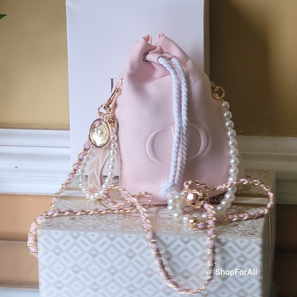 Dior - Picture 1 of 16